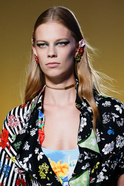 Look 80
